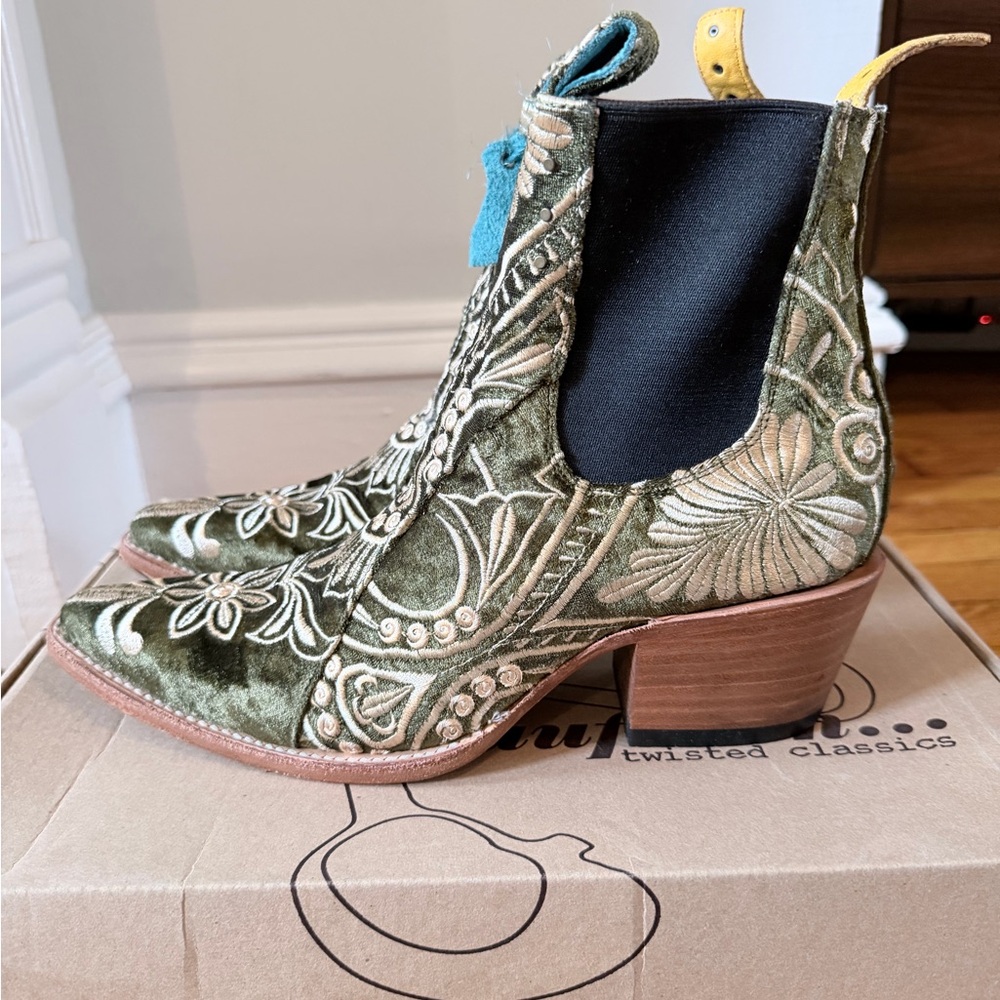 Pskaufman Embroidered Olive Green Velvet Chelsea Ankle Boots - Picture 5 of 9
